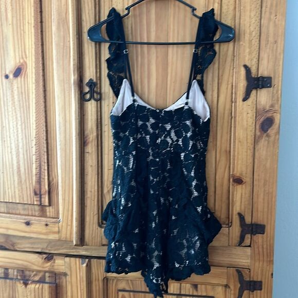 Selfie Leslie Lace Romper - Picture 5 of 6